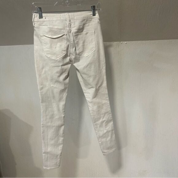 Abercrombie & Fitch White Jean Legging in White - Picture 5 of 7